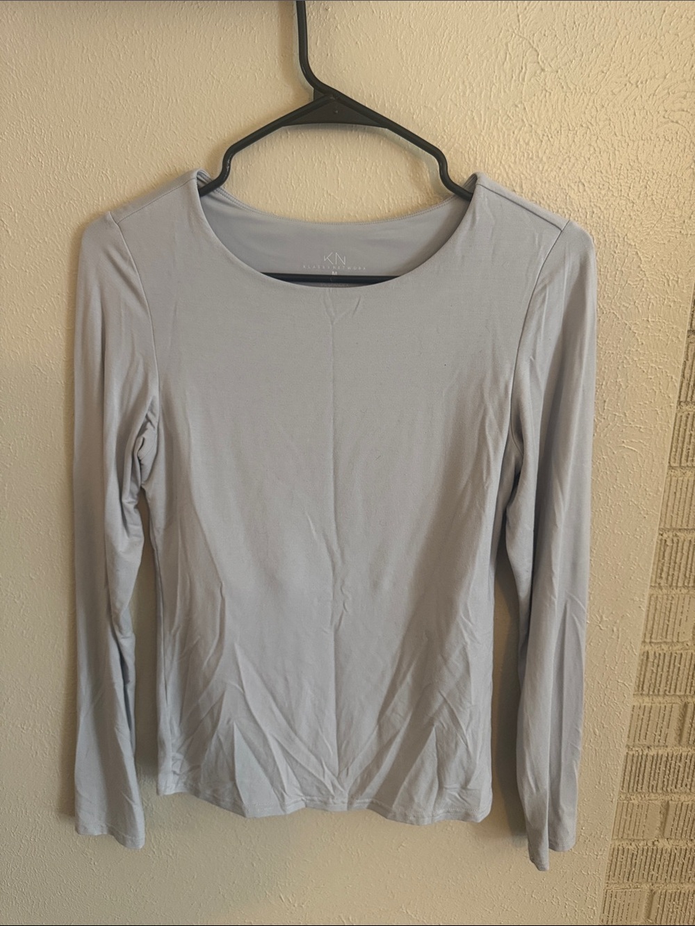 Klassy Network Light Gray Long Sleeve Crewneck Top